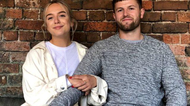 Televizyonda üçlü ilişki! Partnerinin başka bir erkeği öpmesine dayanamadı