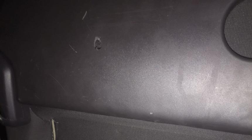 Silahla tehlikeli oyunun sonu kötü bitti! Seyahat ettikleri arabada arkadaşını vurdu