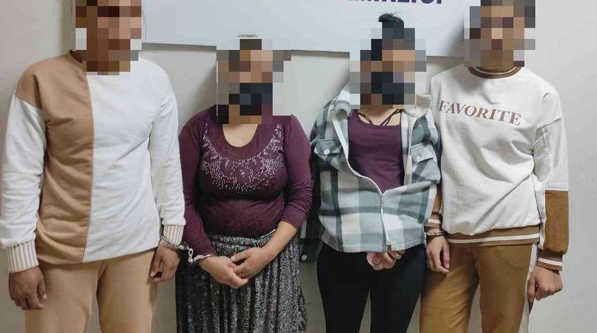 Bir şehir bu 4 kadının yaptığını konuşuyor! Paraları saça saça gittiler