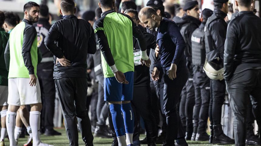 Son dakika: Bursaspor'da teknik direktör sahaya girdi, ortalık karıştı!