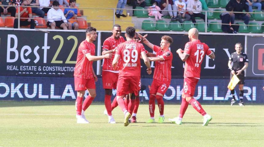 Son dakika: Antalyaspor, Alanyaspor'u 3 golle yıktı! Nuri Şahin fırtınası...