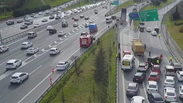 İstanbul'da korkutan kamyon kazası: Yol trafiğe kapatıldı