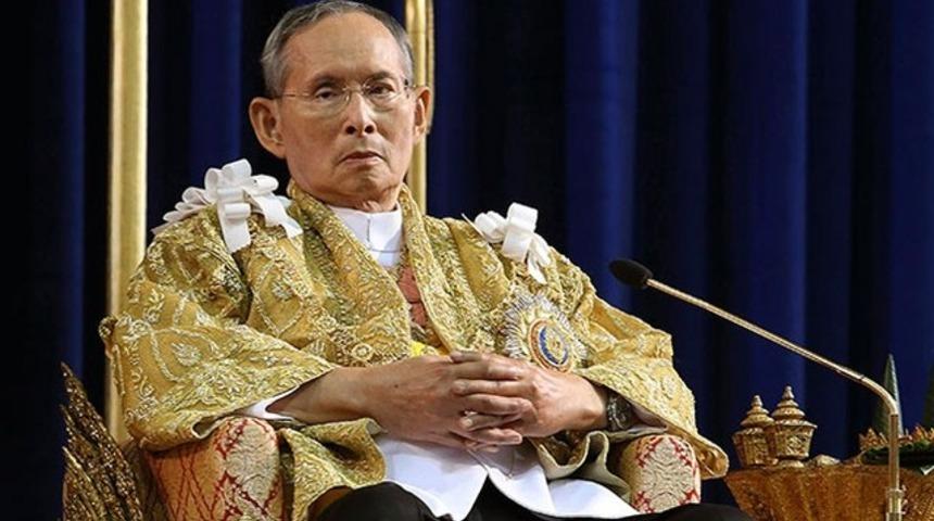 Tayland: Kral'a Facebook'ta 'hakaret'e 30 yıl hapis