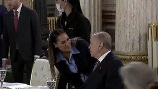 Son Dakika: Cumhurbaşkanı Erdoğan'dan sanatçılarla iftar