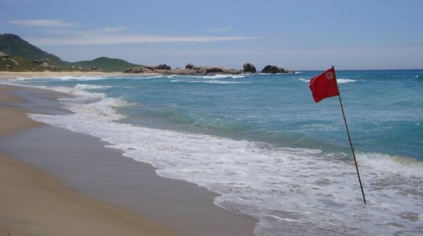 Kızının g&ouml;z g&ouml;re g&ouml;re boğulmasını istedi