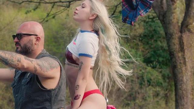 Aleyna Tilki motor üstünde soyunmasını eleştirenlere yanıt verdi! Abartmayalım