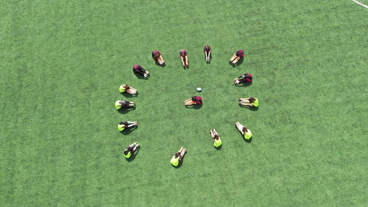 Diyarbakırlı kızlar ragbiye g&ouml;n&uuml;l verdi, T&uuml;rkiye şampiyonu oldu