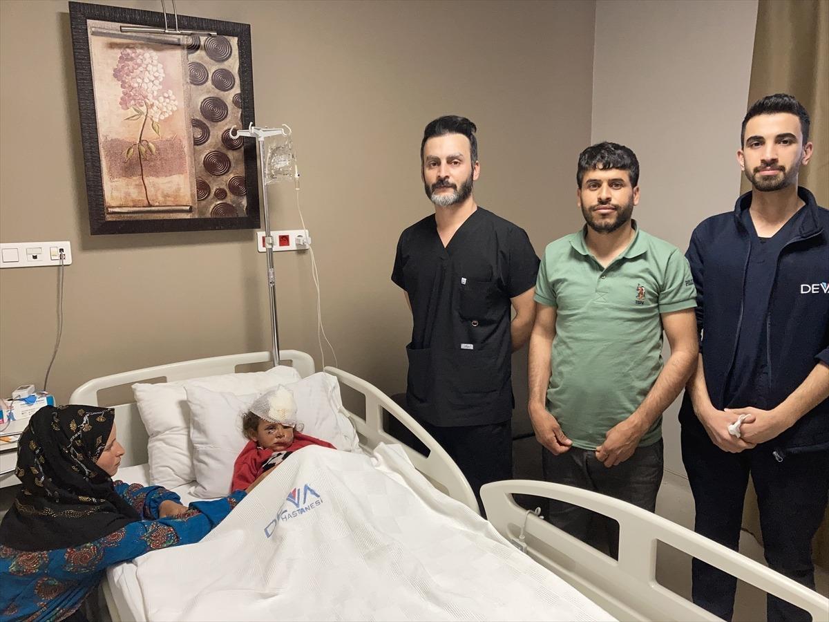 Eşeğin ısırdığı &ccedil;ocuğa boyun b&ouml;lgesindeki dokudan g&ouml;z kapağı yapıldı