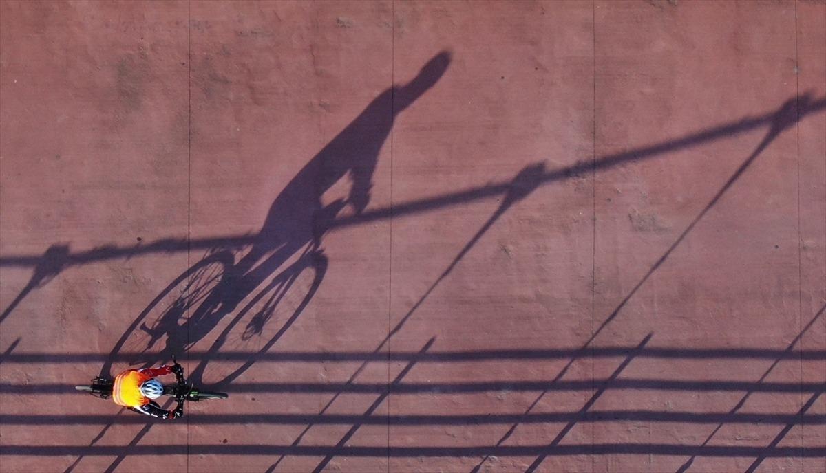 Kalp krizi ge&ccedil;irdikten sonra tanıştığı bisikletle sağlığa pedal &ccedil;eviriyor