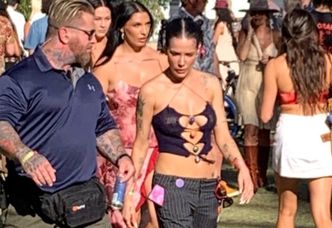 Coachella Festivali'nde cesur tarzlarıyla &ouml;ne &ccedil;ıkan &uuml;nl&uuml;ler