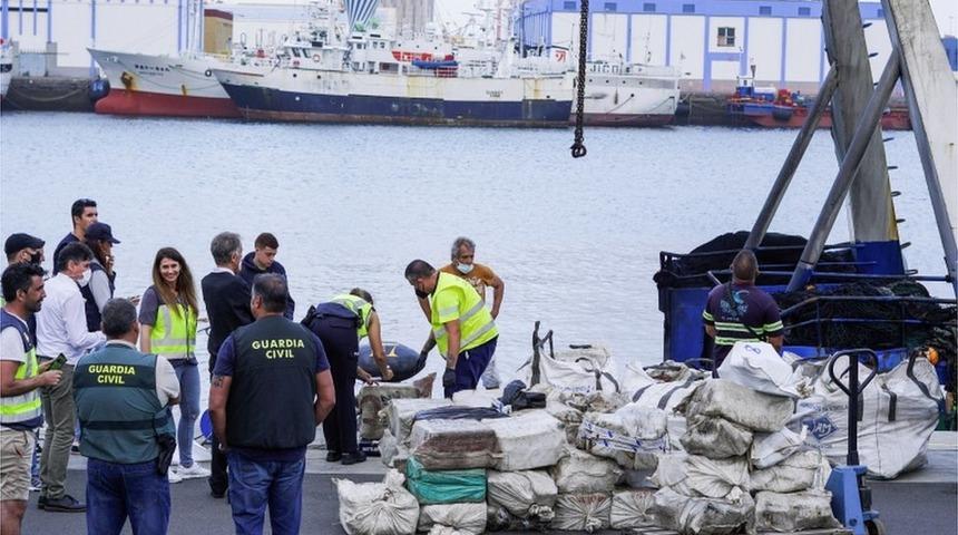 İspanya 3 ton kokain y&uuml;kl&uuml; tekneye el koydu: 4 T&uuml;rk vatandaşı g&ouml;zaltında