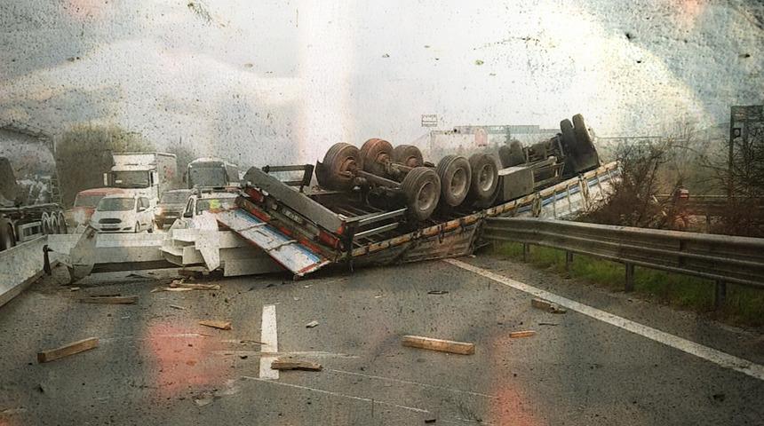 Anadolu Otoyolu'nda feci kaza! Trafiğe kapatıldı