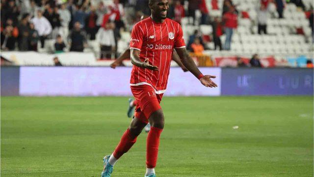 Antalyaspor'da Haji Wright fırtınası!