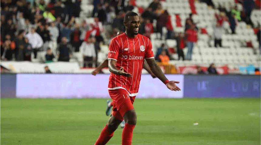 Antalyaspor'da Haji Wright fırtınası!
