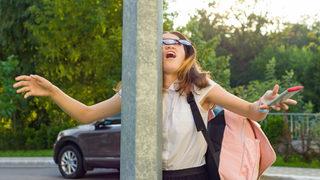 Samsung'un şeffaf ekranlı telefon hayali gerçeğe dönüşebilir! Yürürken bir yere çarpmadan mesaj yazabileceksiniz