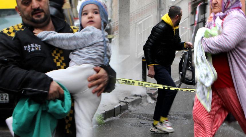 SON DAKİKA | Şişli'de panik anları! Yerden önce dumanlar çıkmaya başladı, sonra patlama oldu