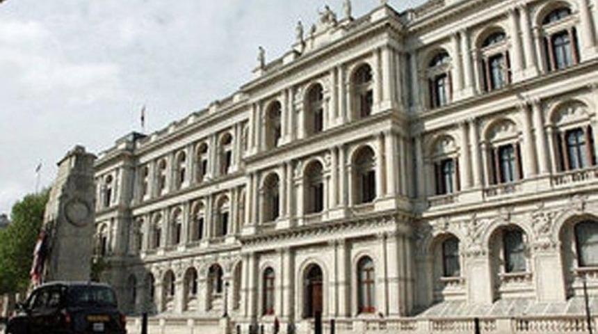 İngiltere'nin Kahire Büyükelçiliği, çalışmalarını askıya aldı