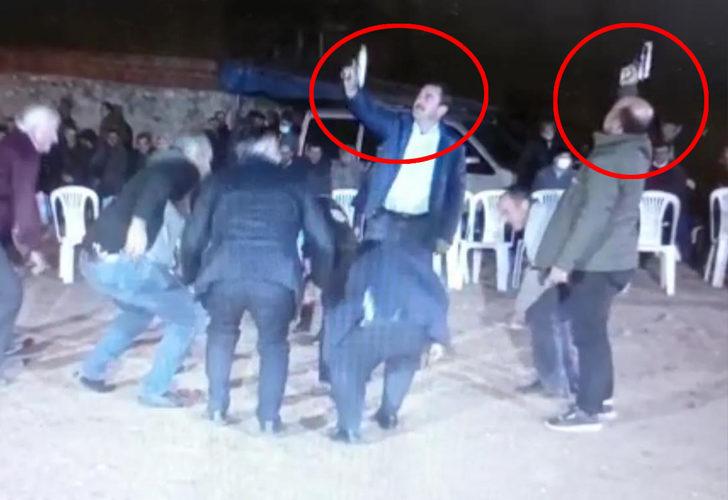 4 muhtar ellerinde silahlarla böyle görüntülendi! Şoke eden anlar…