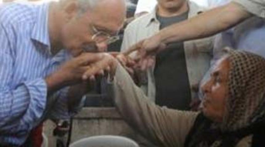 Kılı&ccedil;daroğlu'ndan 'ananı da al git' ziyareti