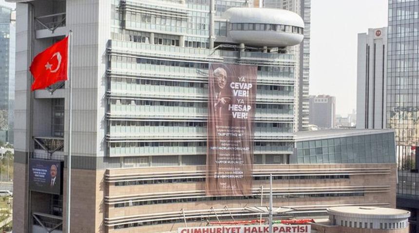 CHP Genel Merkezinde dikkat çeken pankart