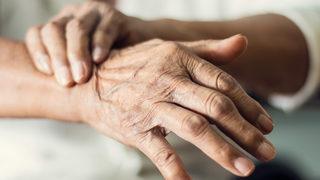 Parmaklarınız kilitleniyorsa bu hastalığa sahip olabilirsiniz 