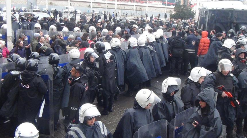 Taksim'de 1 Mayıs gerginliği! Tek tek gözaltına alındılar