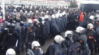 Taksim'de 1 Mayıs gerginliği! Tek tek gözaltına alındılar
