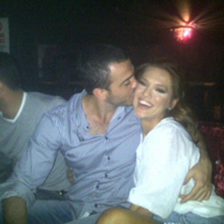  Yeni Aşkıyla &Ccedil;ok Mutlu