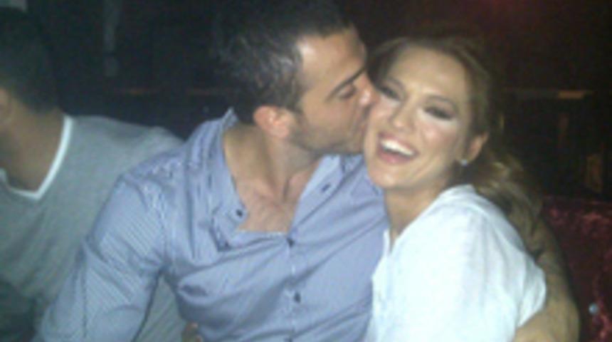  Yeni Aşkıyla &Ccedil;ok Mutlu