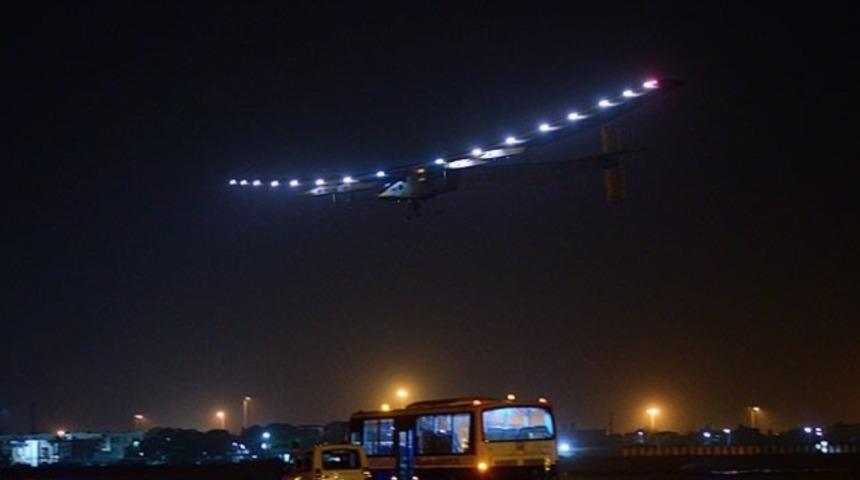 G&uuml;neş enerjili u&ccedil;ak Solar Impulse 2 beklenmedik iniş yaptı