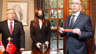 Eşref Hamamcıoğlu ve Metin Öztürk'ün renkleri belli oldu