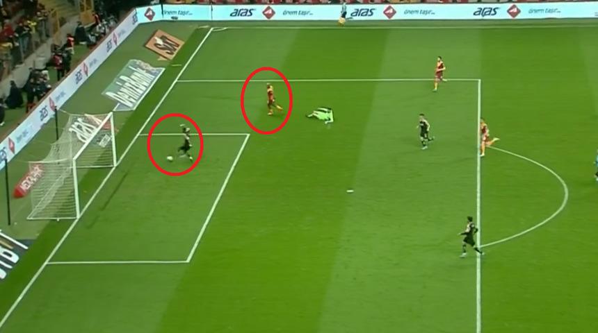 Ne yaptın Babel! Galatasaray maçındaki boş kaleye giden top...