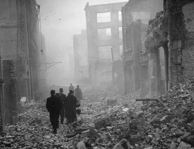 Fore Caddesi hava saldırılarından o kadar kötü etkilendi ki 1951'de bölgede sadece 51 kişinin hayatta kaldığı kaydedildi.