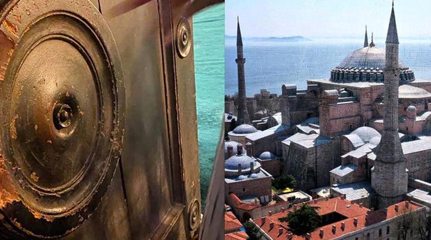 Ayasofya Camisi'nin tarihi kapısı tahrip edildi! Sosyal medyadaki fotoğraf büyük tepki çekti