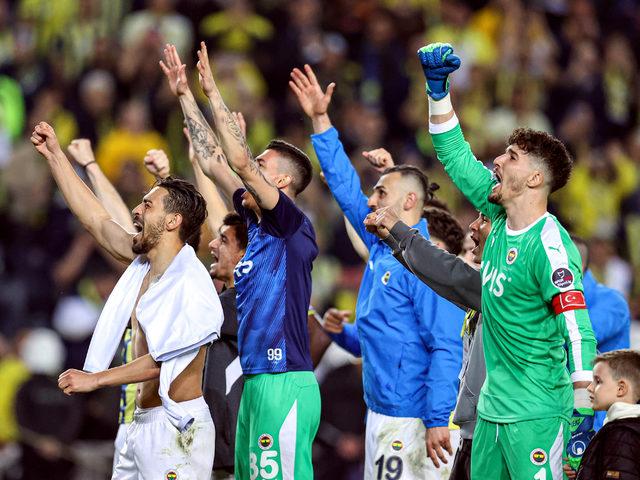 Şaka değil gerçek! Türkiye'ye dönen Berke Özer, 10 dakika içinde iki farklı takıma imza attı! İlk maçında Fenerbahçe'ye karşı sahaya çıkacak...