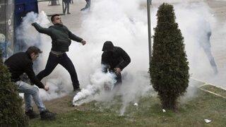 Kosova Başbakanlık binası önünde gösteriye müdahale: 52’si polis 110 yaralı