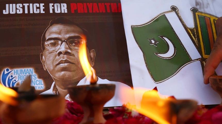 Pakistan'da dine hakaret ettiği s&ouml;ylentisiyle fabrika m&uuml;d&uuml;r&uuml;n&uuml; lin&ccedil; etmekten su&ccedil;lu bulunan 6 kişiye idam cezası