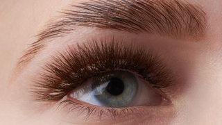 Kaş ve göz estetiğiyle yaza daha genç girebilirsiniz