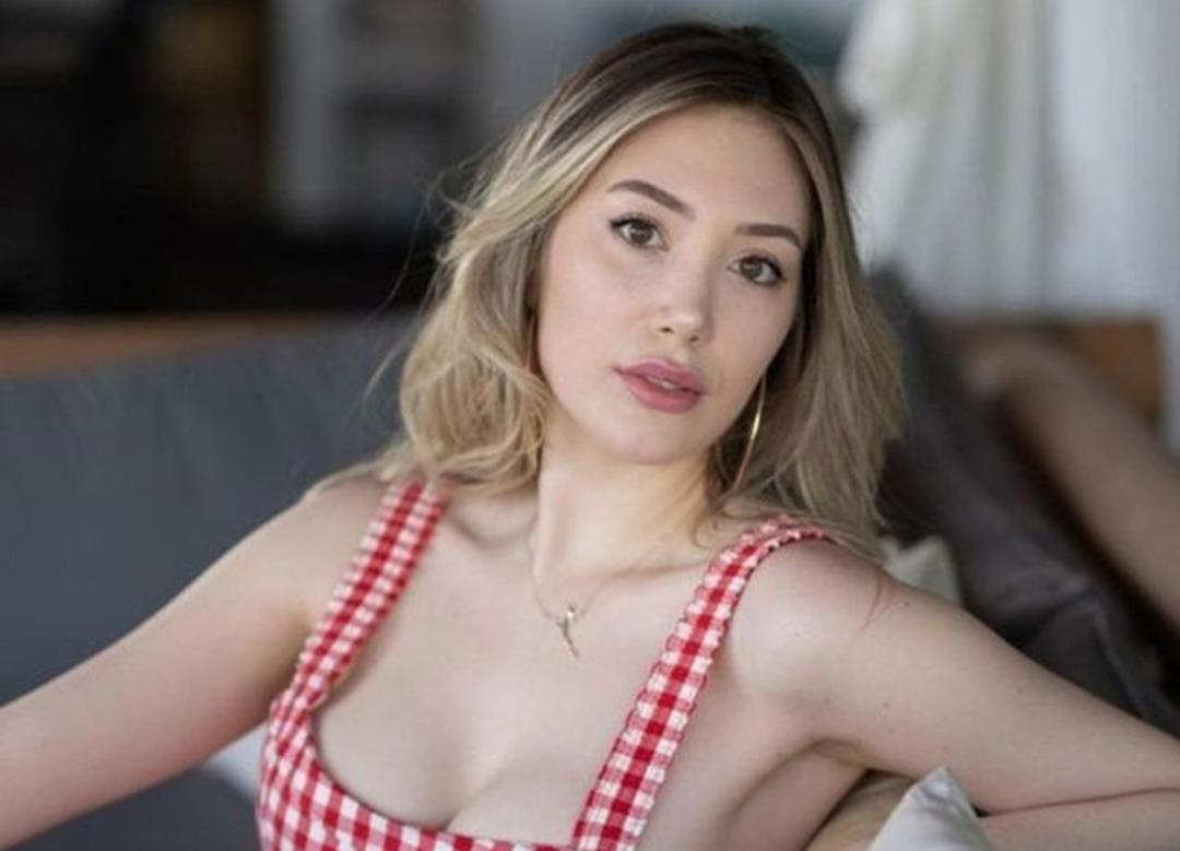 Yasmin Erbil transparan minisiyle paylaştı! Yorum yağdı