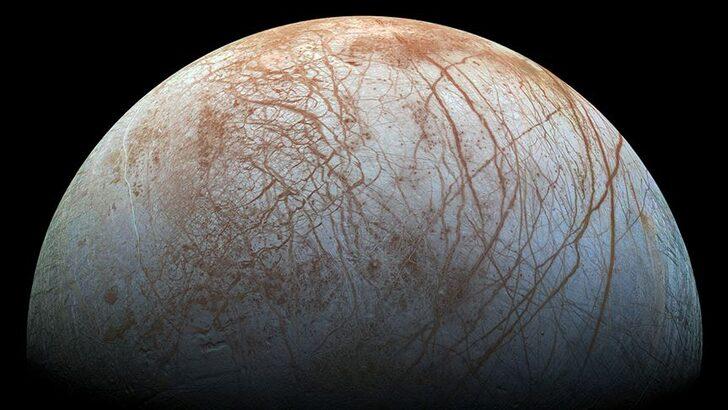 Bilim insanları Jüpiter'in uydusu Europa'yı ölçüp biçti: Düşündüğümüz gibi olmayabilir!