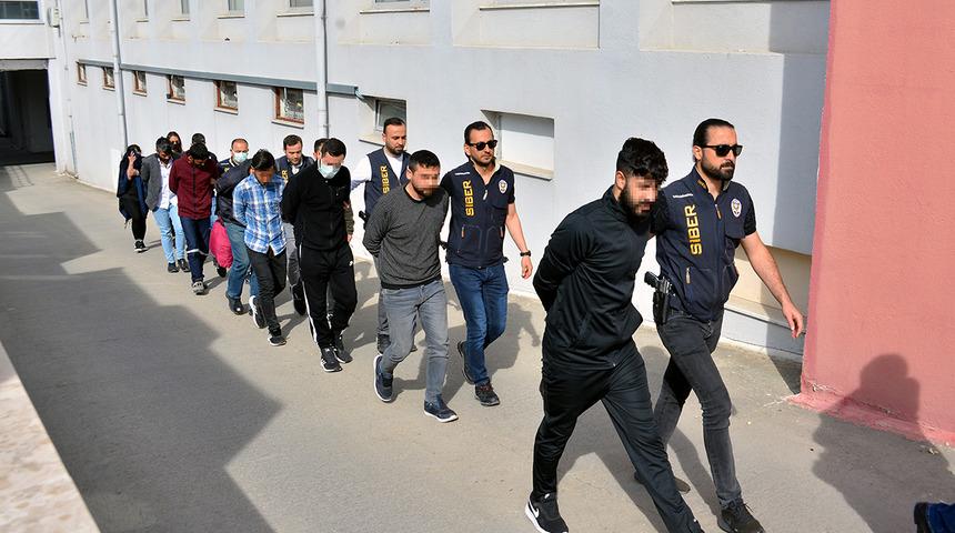 6 ay boyunca evden &ccedil;ıkmamışlar! Dolandırıcılar deşifre oldu, milyon dolarlık vurgun ortaya &ccedil;ıktı