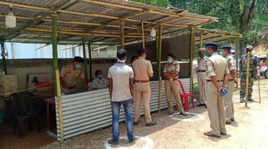 Akılalmaz ceza! Kocasını aldattığı ortaya çıkan kadın bilincini kaybedene kadar 15 erkek tarafından dövüldü