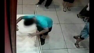 Kaza ile 1.5 milyon dolarlık tablonun üzerinde delik açtı