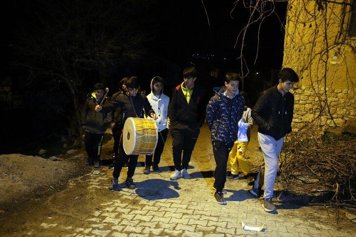 Uşak'ta bir köyün "ramazan davulcusu" çocuklar oldu G4