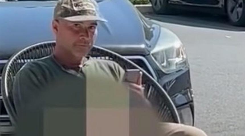 Polis her yerde onu arıyor! Dükkanın önüne oturup saatlerce mastürbasyon yaptı