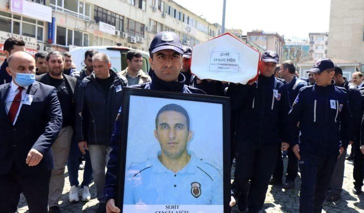 Bursa'daki bombalı saldırıda şehit olan infaz koruma memuruna acı veda! Tabutu 2 bakan omuzladı G2