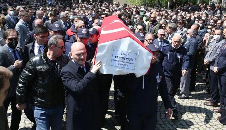 Bursa'daki bombalı saldırıda şehit olan infaz koruma memuruna acı veda! Tabutu 2 bakan omuzladı G5