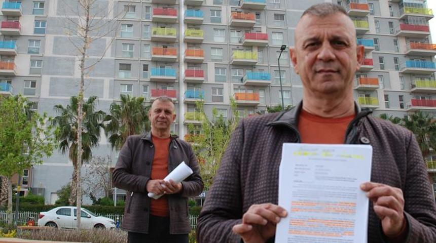 Ev sahibi y&uuml;zde 100 zam yapmak istedi, şoke oldu! Attığı imza y&uuml;z&uuml;nden pantolon ve g&ouml;mlekle kapıda kalan kiracı...