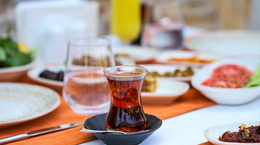 Herkes yapıyor ama kahvaltıda çayın yanında asla bunu yemeyin