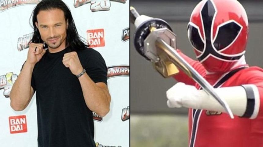 'Kırmızı Ranger' ev arkadaşını kılıçla öldürdü